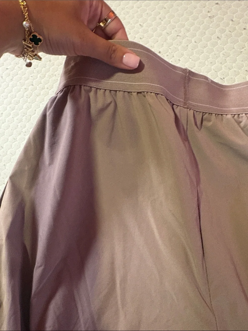 ALO Yoga women’s Jogger Pants in beige